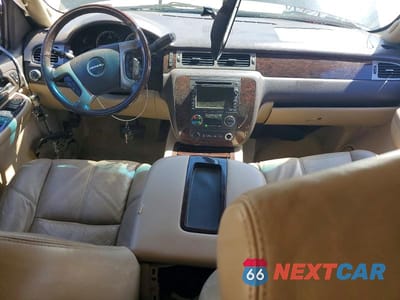 Zdjęcie 8 z 13 samochodu: 2008 GMC YUKON DENALI VIN:1GKEC63868J191712 - miniatura