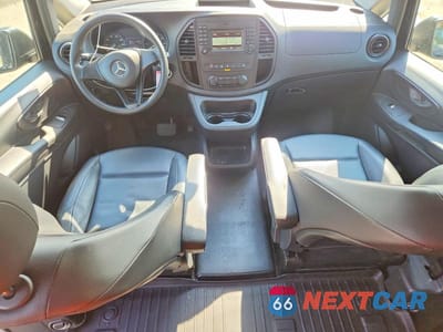 Zdjęcie 8 z 13 samochodu: 2018 MERCEDES-BENZ METRIS VIN:WD4PG2EE2J3406653 - miniatura