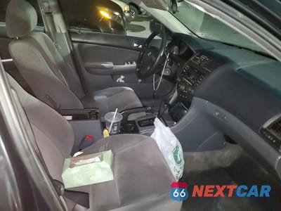 Zdjęcie 13 z 14 samochodu: 2004 HONDA ACCORD EX VIN:1HGCM56634A043520 - miniatura