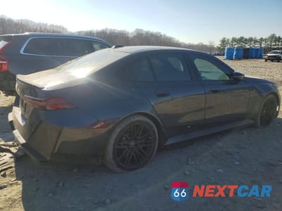 Trzecie zdjęcie samochodu z tyłu: 2025 BMW M5 VIN:WBS83FK09SCU54266 - miniatura