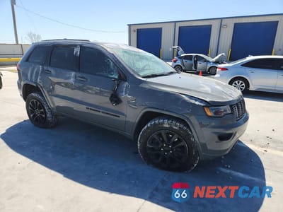 Czwarte zdjęcie samochodu z boku: 2022 JEEP GRAND CHEROKEE LAREDO E VIN:1C4RJFAG7NC121004 - miniatura