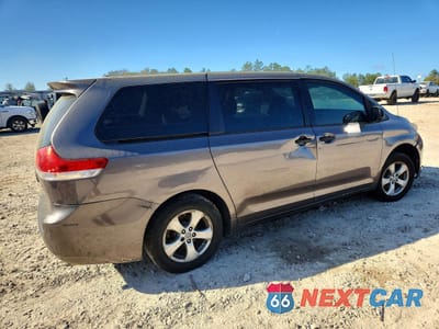Trzecie zdjęcie samochodu z tyłu: 2011 TOYOTA SIENNA BASE 7-PASSENGER VIN:5TDKA3DCXBS001202 - miniatura