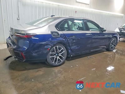 Trzecie zdjęcie samochodu z tyłu: 2025 BMW 760 XI VIN:WBA33EJ01SCV02000 - miniatura