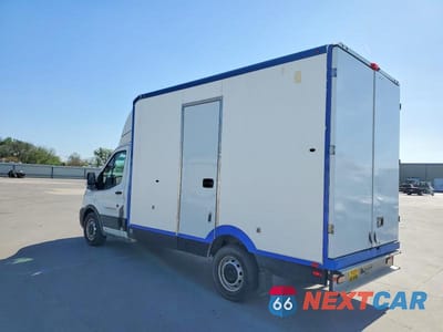 Trzecie zdjęcie samochodu z tyłu: 2022 FORD TRANSIT DELIVERY TRUCK VIN:1FDBW5Z89NKA01703 - miniatura