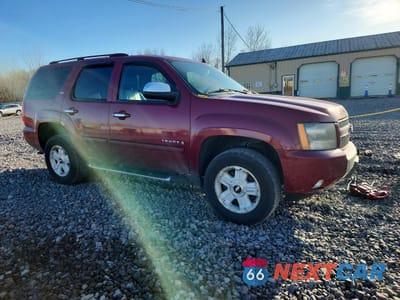 Czwarte zdjęcie samochodu z boku: 2007 CHEVROLET TAHOE C1500 VIN:1GNFC13J47R297900 - miniatura