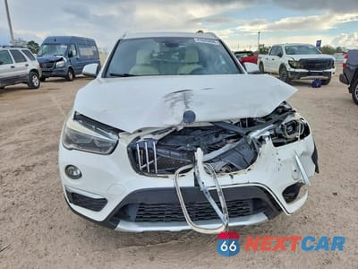 Piąte zdjęcie samochodu w środku: 2017 BMW X1 XDRIVE28I VIN:WBXHT3C36H5F83633 - miniatura