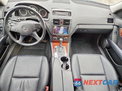 Zdjęcie 8 z 12 samochodu: 2009 MERCEDES-BENZ C 300 VIN:WDDGF54X79R065587 - miniatura