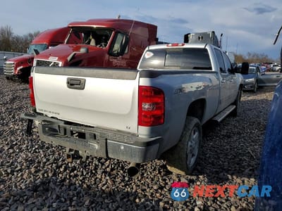 Czwarte zdjęcie samochodu z boku: 2014 CHEVROLET SILVERADO K3500 LT VIN:1GC4K0C87EF111212 - miniatura