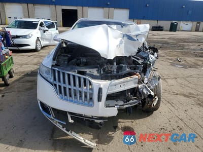 Piąte zdjęcie samochodu w środku: 2012 LINCOLN MKT VIN:2LMHJ5AT3CBL52062 - miniatura