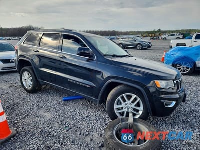 Czwarte zdjęcie samochodu z boku: 2017 JEEP GRAND CHEROKEE LAREDO VIN:1C4RJFAG2HC784579 - miniatura