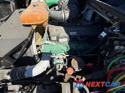 Zdjęcie 7 z 14 samochodu: 2003 VOLVO VHD VIN:4V5KC9GH33N347488 - miniatura