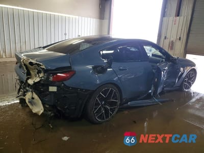Trzecie zdjęcie samochodu z tyłu: 2022 BMW M8 VIN:WBSGV0C09NCH48923 - miniatura