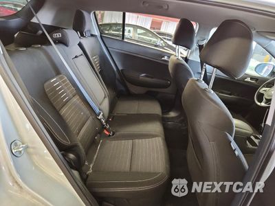 Zdjęcie 11 z 14 samochodu: 2018 KIA SPORTAGE LX VIN:KNDPMCAC9J7347414 - miniatura