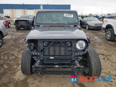 Piąte zdjęcie samochodu w środku: 2019 JEEP WRANGLER UNLIMITED SAHARA VIN:1C4HJXEN0KW686859 - miniatura