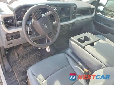 Zdjęcie 8 z 11 samochodu: 2025 FORD F250 SUPER DUTY UTILITY / SERVICE TRUCK VIN:1FT7X2BA4SEE01603 - miniatura
