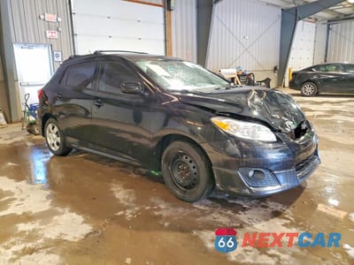 Czwarte zdjęcie samochodu z boku: 2010 TOYOTA MATRIX S VIN:2T1LE4EE3AC018171 - miniatura