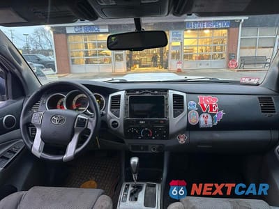 Zdjęcie 9 z 10 samochodu: 2013 TOYOTA TACOMA V6 VIN:3TMLU4EN6DM118330 - miniatura