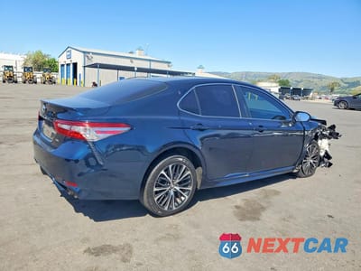 Trzecie zdjęcie samochodu z tyłu: 2018 TOYOTA CAMRY SE VIN:4T1B11HK2JU629217 - miniatura