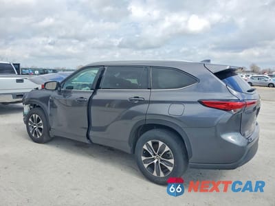 Drugie zdjęcie samochodu z przodu: 2022 TOYOTA HIGHLANDER XLE VIN:5TDGZRAH5NS551428 - miniatura