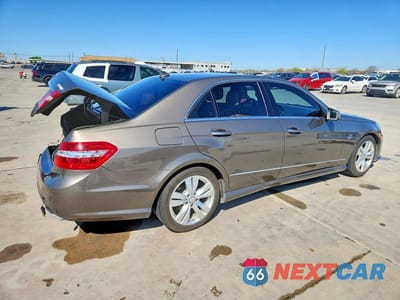 Trzecie zdjęcie samochodu z tyłu: 2011 MERCEDES-BENZ E 350 BLUETEC VIN:WDDHF2EB1BA445163 - miniatura