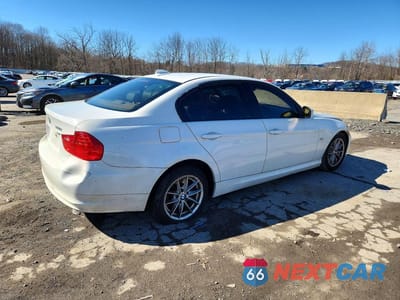 Trzecie zdjęcie samochodu z tyłu: 2010 BMW 328 XI SULEV VIN:WBAPK5C5XAA648662 - miniatura