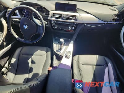 Zdjęcie 8 z 12 samochodu: 2016 BMW 320 XI VIN:WBA8E5G5XGNT40513 - miniatura