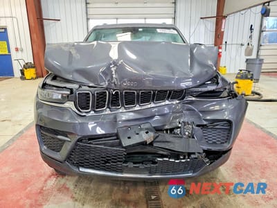 Piąte zdjęcie samochodu w środku: 2024 JEEP GRAND CHEROKEE LAREDO VIN:1C4RJHAG0R8943664 - miniatura