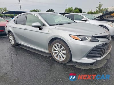 Czwarte zdjęcie samochodu z boku: 2018 TOYOTA CAMRY LE VIN:JTNB11HK1J3048846 - miniatura