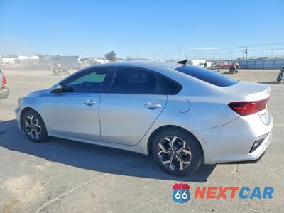 Drugie zdjęcie samochodu z przodu: 2020 KIA FORTE LXS VIN:3KPF24AD8LE244407 - miniatura