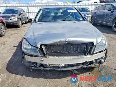 Piąte zdjęcie samochodu w środku: 2013 MERCEDES-BENZ C 300 4MATIC VIN:WDDGF8AB9DR289138 - miniatura