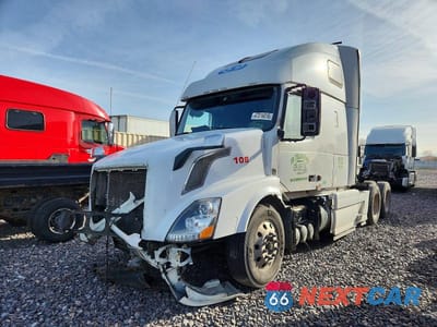 Drugie zdjęcie samochodu z przodu: 2016 VOLVO VNL SEMI TRUCK VIN:4V4NC9EJ2GN945777 - miniatura