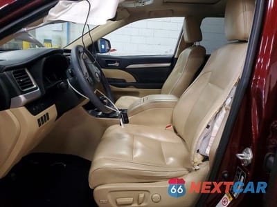 Zdjęcie 7 z 12 samochodu: 2019 TOYOTA HIGHLANDER XLE VIN:5TDJZRFH3KS943172 - miniatura