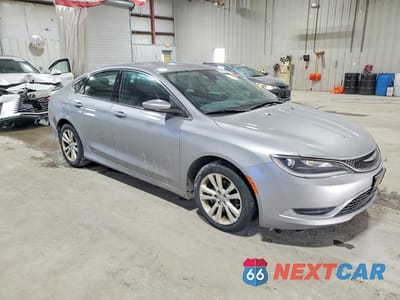 Czwarte zdjęcie samochodu z boku: 2015 CHRYSLER 200 LIMITED VIN:1C3CCCAB6FN575533 - miniatura