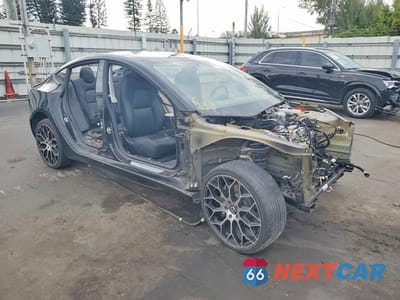 Czwarte zdjęcie samochodu z boku: 2019 TESLA MODEL 3 VIN:5YJ3E1EB2KF432463 - miniatura