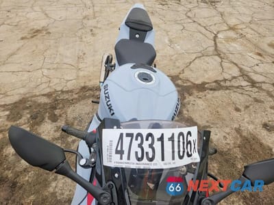 Piąte zdjęcie samochodu w środku: 2024 SUZUKI GSX-R1000 VIN:JS1DM11B7R7100445 - miniatura