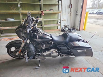 Trzecie zdjęcie samochodu z tyłu: 2017 HARLEY-DAVIDSON FLHX STREET GLIDE VIN:1HD1KBC17HB607963 - miniatura