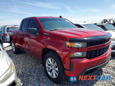 Czwarte zdjęcie samochodu z boku: 2021 CHEVROLET SILVERADO C1500 CUSTOM VIN:1GCRWBEK6MZ168562 - miniatura