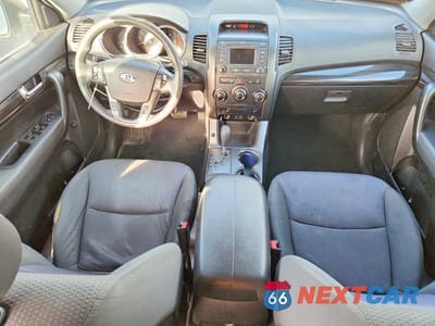 Zdjęcie 8 z 13 samochodu: 2013 KIA SORENTO LX VIN:5XYKTDA62DG331396 - miniatura