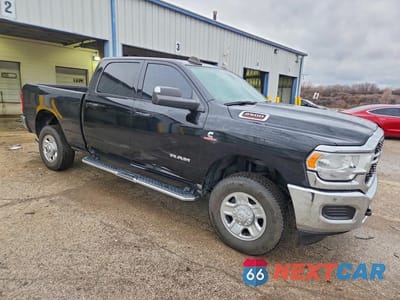 Czwarte zdjęcie samochodu z boku: 2022 RAM 2500 BIG HORN VIN:3C6UR5DL4NG436160 - miniatura