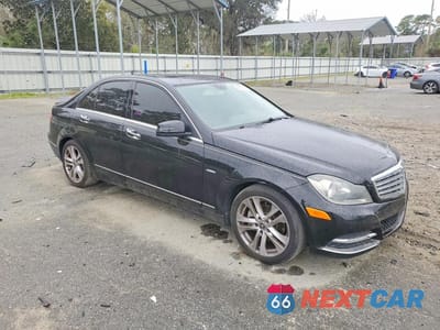 Czwarte zdjęcie samochodu z boku: 2012 MERCEDES-BENZ C 250 VIN:WDDGF4HB1CR192450 - miniatura