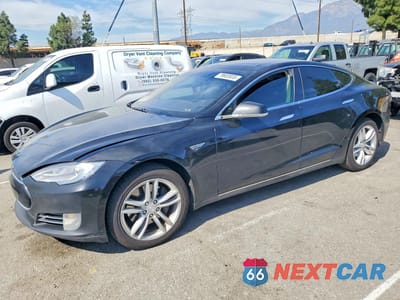 2013 TESLA MODEL S 5YJSA1CP8DFP11764 - główne zdjęcie licytacji z USA - miniatura