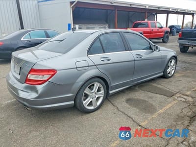 Trzecie zdjęcie samochodu z tyłu: 2011 MERCEDES-BENZ C 300 4MATIC VIN:WDDGF8BB1BR174500 - miniatura