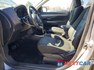 Zdjęcie 7 z 12 samochodu: 2018 MITSUBISHI OUTLANDER SE VIN:JA4AD3A3XJZ016300 - miniatura