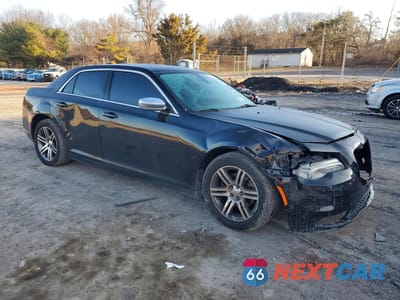 Czwarte zdjęcie samochodu z boku: 2018 CHRYSLER 300 TOURING VIN:2C3CCAAG4JH191414 - miniatura