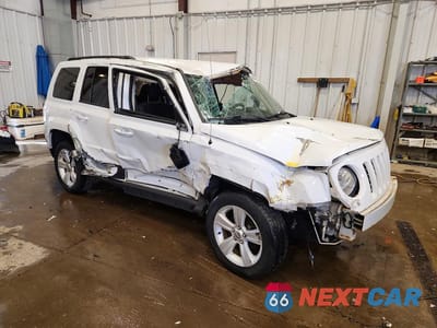Czwarte zdjęcie samochodu z boku: 2015 JEEP PATRIOT LATITUDE VIN:1C4NJRFB5FD244292 - miniatura