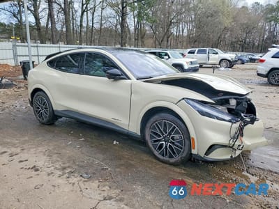 Czwarte zdjęcie samochodu z boku: 2025 FORD MUSTANG MACH-E PREMIUM VIN:3FMTK3R75SMA54818 - miniatura