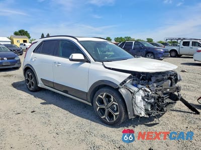 Czwarte zdjęcie samochodu z boku: 2023 KIA NIRO SX TOURING VIN:KNDCT3LE4P5061507 - miniatura
