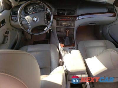 Zdjęcie 8 z 11 samochodu: 2005 BMW 325 XI VIN:WBAEU33435PR17164 - miniatura