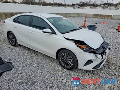 Czwarte zdjęcie samochodu z boku: 2024 KIA FORTE LXS VIN:3KPF24AD6RE759592 - miniatura