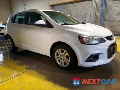 Czwarte zdjęcie samochodu z boku: 2017 CHEVROLET SONIC VIN:1G1JG6SH4H4170879 - miniatura
